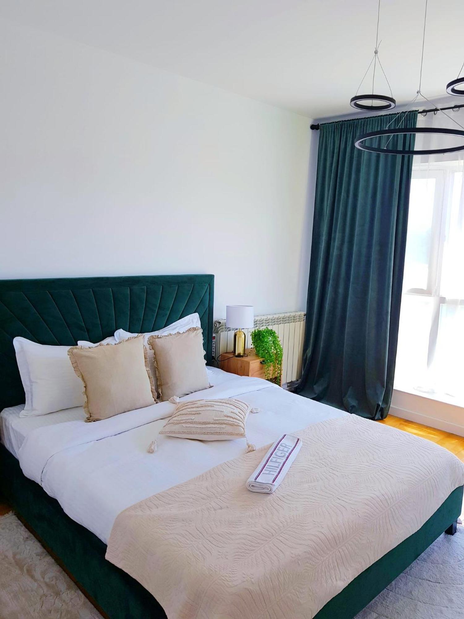 Penthouse View Aeroport Iasi Apartment Luaran gambar