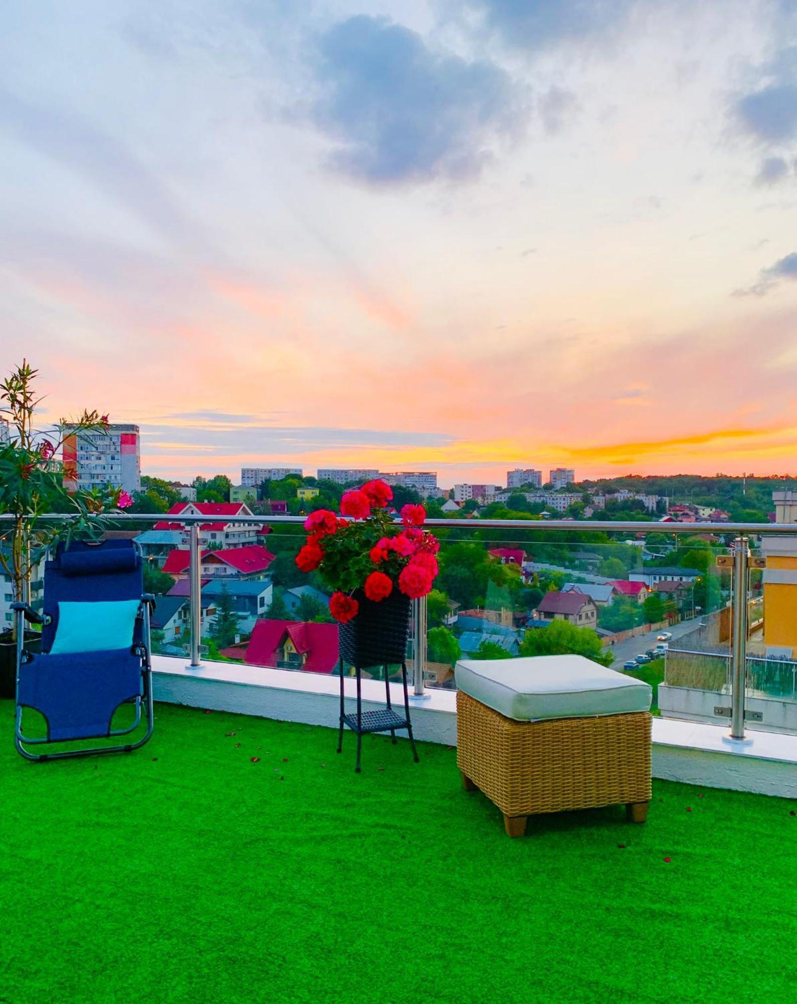 Penthouse View Aeroport Iasi Apartment Luaran gambar