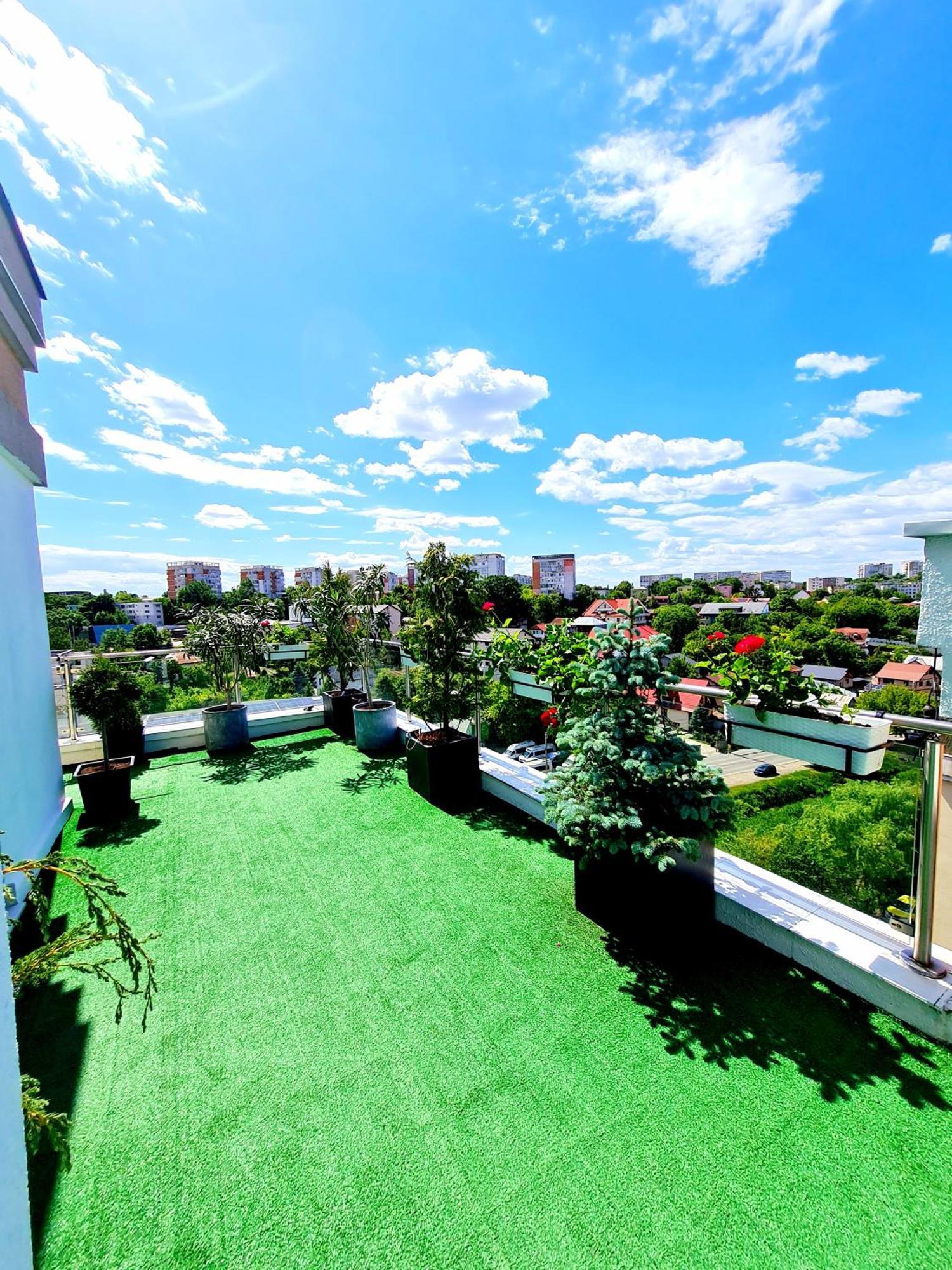 Penthouse View Aeroport Iasi Apartment Luaran gambar