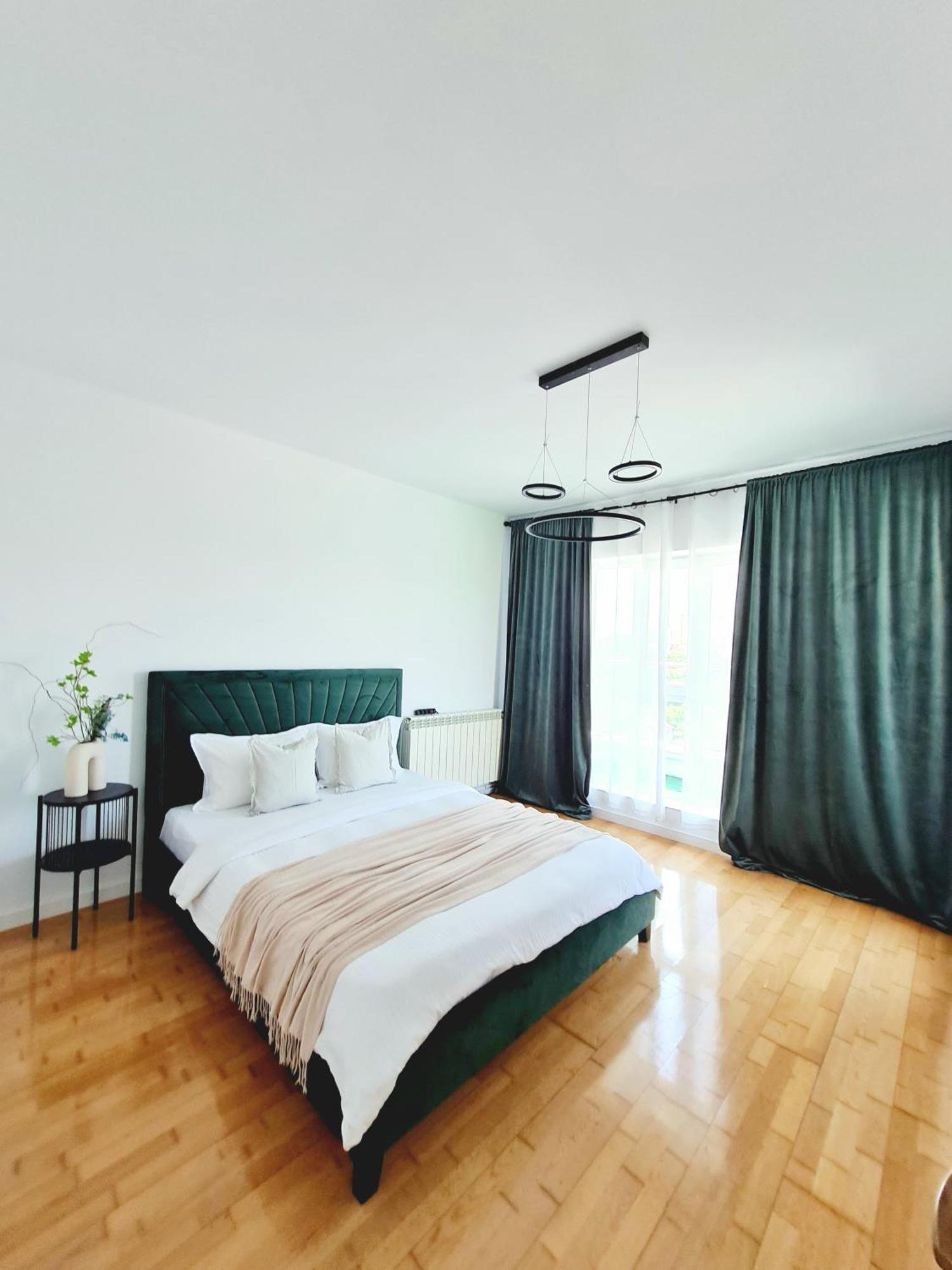 Penthouse View Aeroport Iasi Apartment Luaran gambar