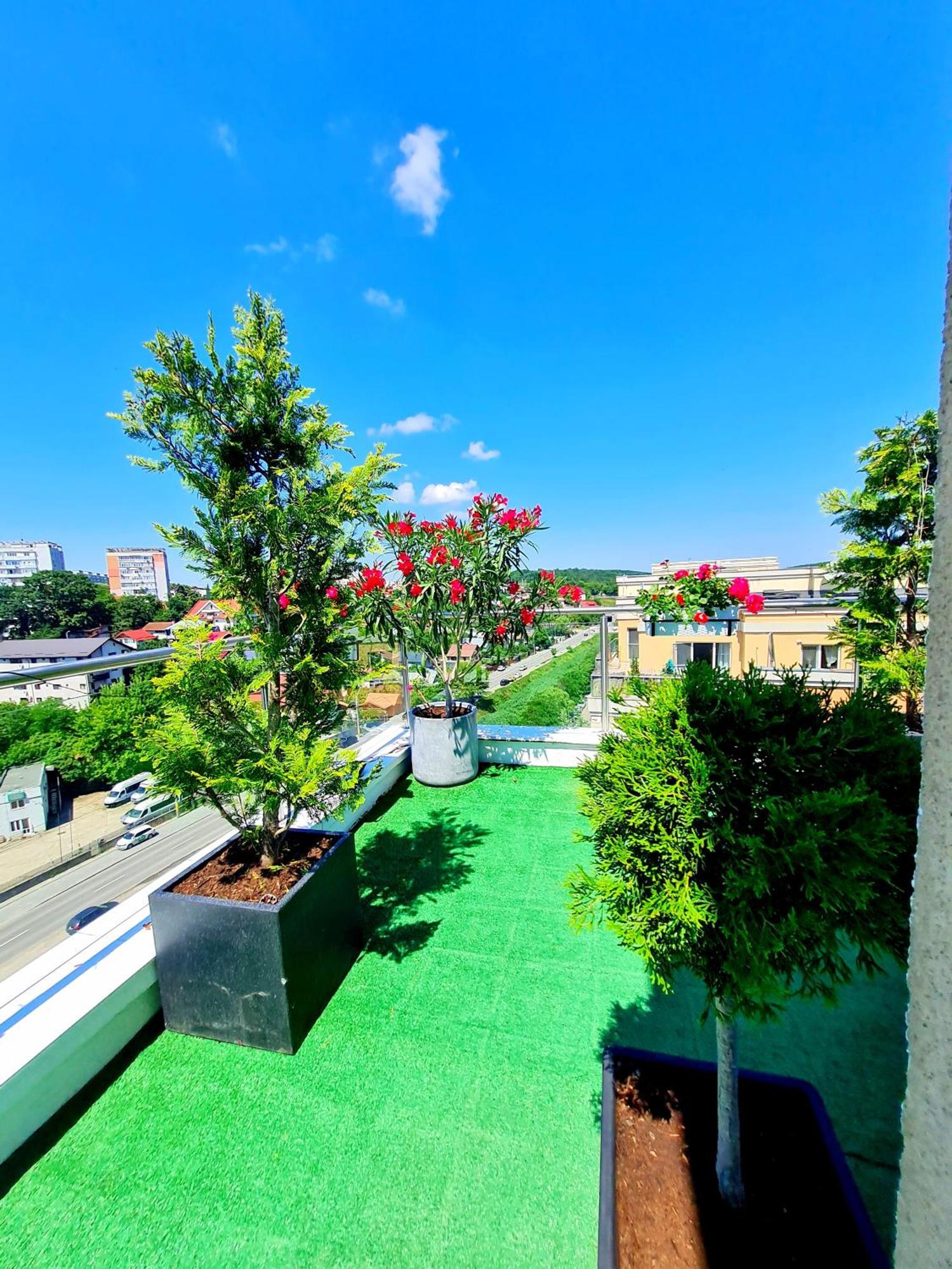 Penthouse View Aeroport Iasi Apartment Luaran gambar