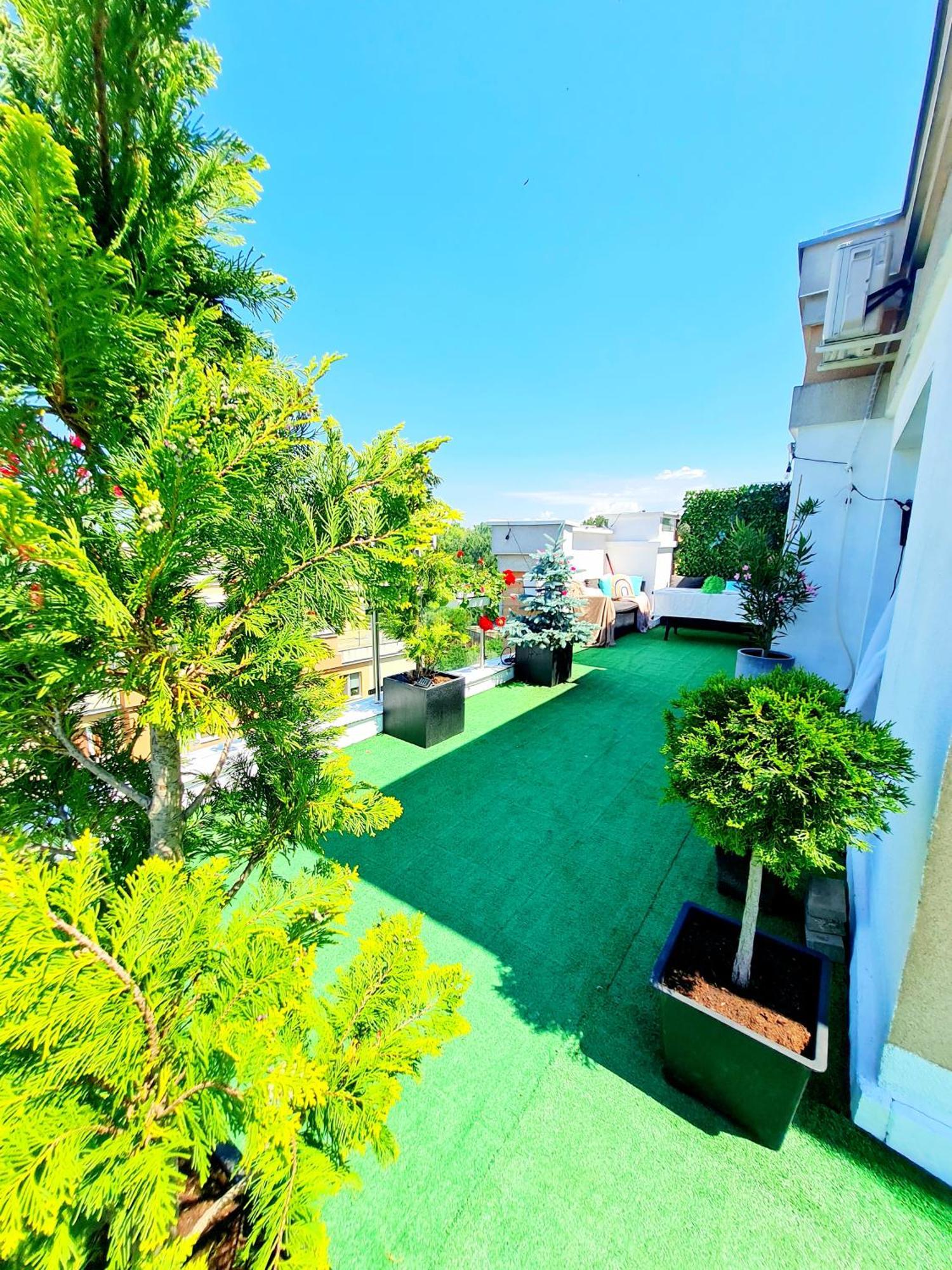 Penthouse View Aeroport Iasi Apartment Luaran gambar