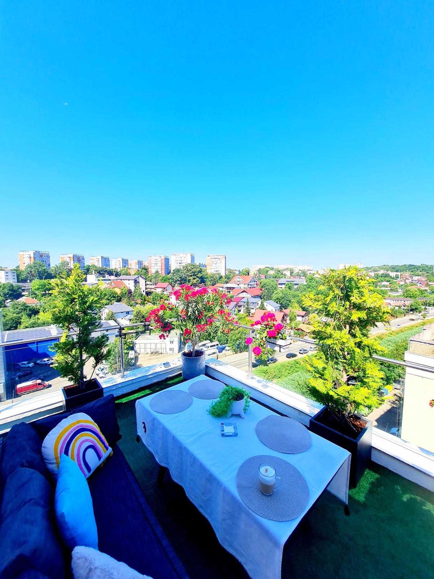 Penthouse View Aeroport Iasi Apartment Luaran gambar