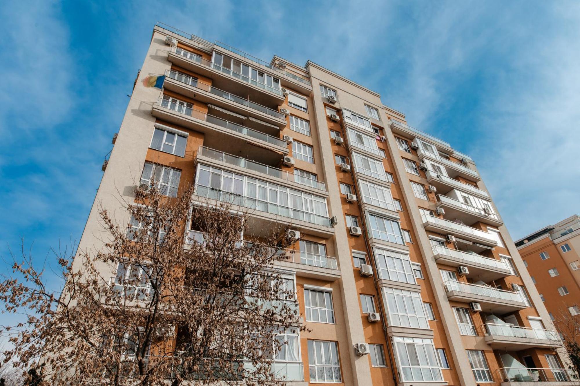 Penthouse View Aeroport Iasi Apartment Luaran gambar